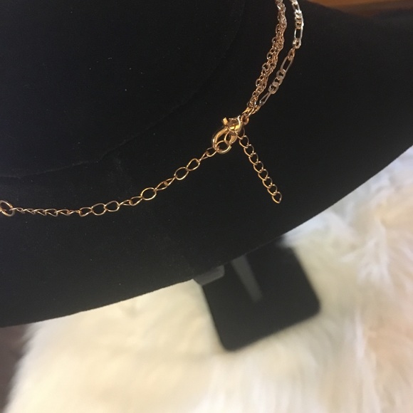 Dainty Boho Gold cross choker necklace - Picture 5 of 6